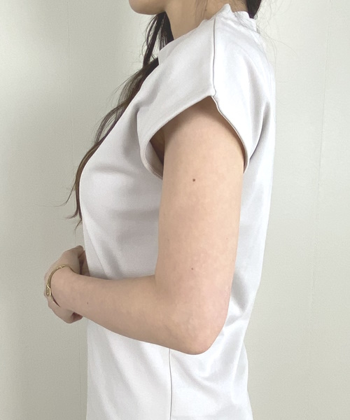 DoCLASSE　プチハイネック／フレンチ袖・ドゥクラッセTシャツ　3,289円（税込）