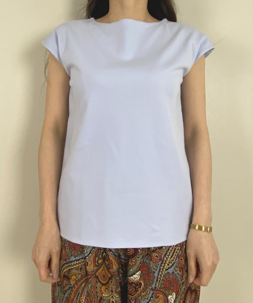 DoCLASSE　ボートネック／フレンチ袖・ドゥクラッセＴシャツ（58cm丈)　3,289円（税込）