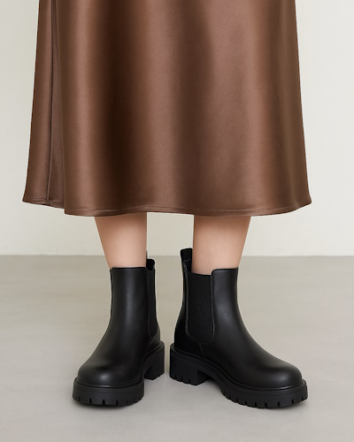 今すぐ足元をおしゃれに見せるには？「大人女性の足元コーデのポイント」